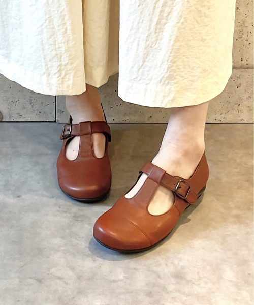 blanc/bleu(ブランブルー)の「【日本製/本革/3E幅】ふかふかインソール Tストラップパンプス(パンプス・レディース・ブラック/ブラウン/グレイッシュベージュ・22.5cm/23.5cm/24.5cm/23.0cm/24.0cm/22cm)」の2枚目の写真