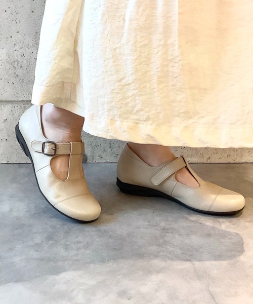 blanc/bleu(ブランブルー)の「【日本製/本革/3E幅】ふかふかインソール Tストラップパンプス(パンプス・レディース・ブラック/ブラウン/グレイッシュベージュ・22.5cm/23.5cm/24.5cm/23.0cm/24.0cm/22cm)」の3枚目の写真