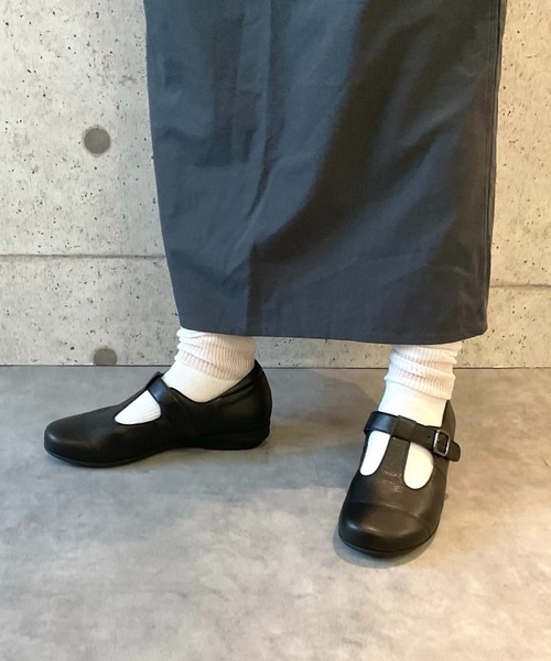 blanc/bleu(ブランブルー)の「【日本製/本革/3E幅】ふかふかインソール Tストラップパンプス(パンプス・レディース・ブラック/ブラウン/グレイッシュベージュ・22.5cm/23.5cm/24.5cm/23.0cm/24.0cm/22cm)」の1枚目の写真