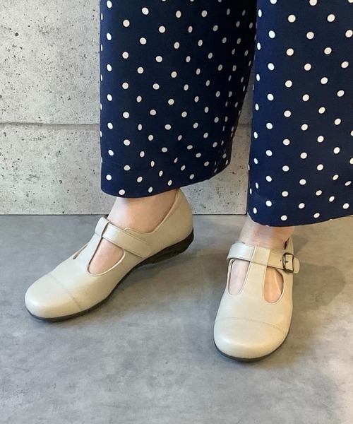 blanc/bleu(ブランブルー)の「【日本製/本革/3E幅】ふかふかインソール Tストラップパンプス(パンプス・レディース・ブラック/ブラウン/グレイッシュベージュ・22.5cm/23.5cm/24.5cm/23.0cm/24.0cm/22cm)」の6枚目の写真