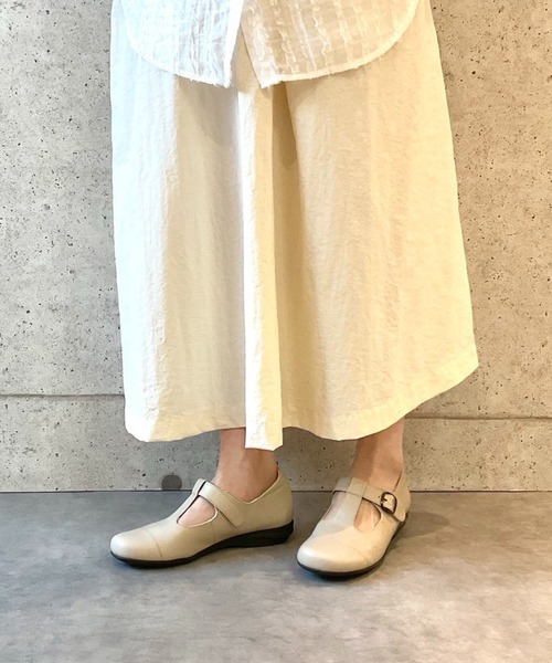 blanc/bleu(ブランブルー)の「【日本製/本革/3E幅】ふかふかインソール Tストラップパンプス(パンプス・レディース・ブラック/ブラウン/グレイッシュベージュ・22.5cm/23.5cm/24.5cm/23.0cm/24.0cm/22cm)」の13枚目の写真