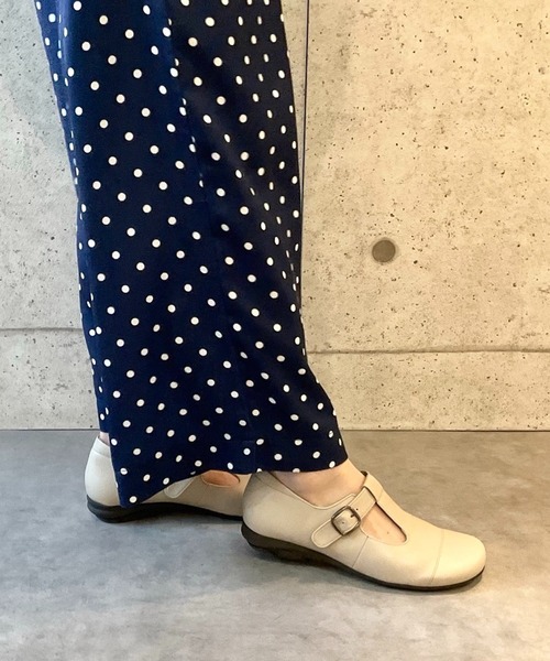 blanc/bleu(ブランブルー)の「【日本製/本革/3E幅】ふかふかインソール Tストラップパンプス(パンプス・レディース・ブラック/ブラウン/グレイッシュベージュ・22.5cm/23.5cm/24.5cm/23.0cm/24.0cm/22cm)」の7枚目の写真