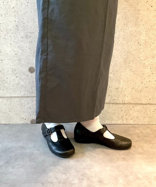 blanc/bleu(ブランブルー)の「【日本製/本革/3E幅】ふかふかインソール Tストラップパンプス(パンプス・レディース・ブラック/ブラウン/グレイッシュベージュ・22.5cm/23.5cm/24.5cm/23.0cm/24.0cm/22cm)」の21枚目の写真