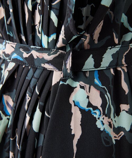 イアハピヨネ プリーツワンピース【SUM1 STYLE(スミ スタイル)】美品 SUM1 STYLE(スミスタイル) ピーコック柄ランダムプリーツ