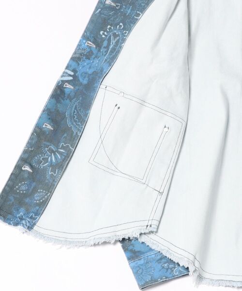 Desigual(デシグアル)の「ブループリント ペイズリー トラッカージャケット(テーラードジャケット・レディース・ブルー・S/M/L/XL/XS)」の2枚目の写真