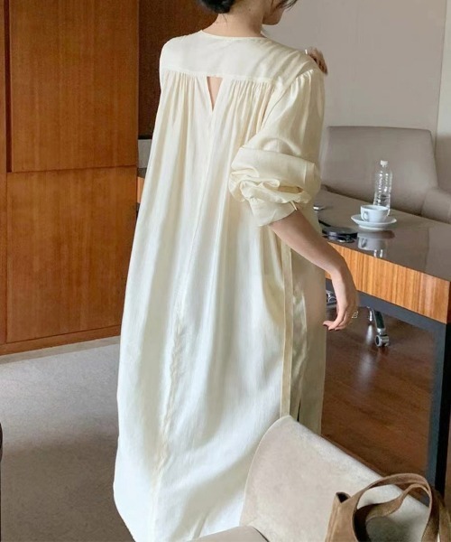 ReRe(リリ)の「バックプリーツロングシャツワンピース(シャツワンピース・レディース・ブラック/ベージュ・FREE)」の9枚目の写真