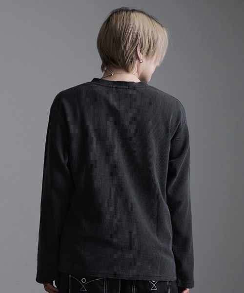 SILVER BULLET（シルバーバレット）の「『SILVER BULLET SELECT AP/シルバーバレットセレクト』ヴィンテージ風クロス刺繍ワッフルダメージロンT（Tシャツ/カットソー・メンズ・グレー/ブラック/チャコール・L/M）」の6枚目の写真