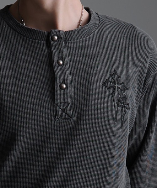 SILVER BULLET（シルバーバレット）の「『SILVER BULLET SELECT AP/シルバーバレットセレクト』ヴィンテージ風クロス刺繍ワッフルダメージロンT（Tシャツ/カットソー・メンズ・グレー/ブラック/チャコール・L/M）」の13枚目の写真
