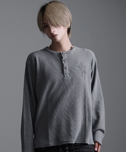 SILVER BULLET（シルバーバレット）の「『SILVER BULLET SELECT AP/シルバーバレットセレクト』ヴィンテージ風クロス刺繍ワッフルダメージロンT（Tシャツ/カットソー・メンズ・グレー/ブラック/チャコール・L/M）」の10枚目の写真