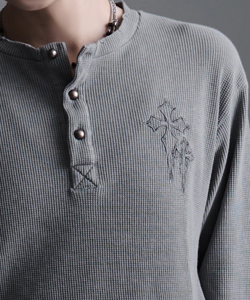 SILVER BULLET（シルバーバレット）の「『SILVER BULLET SELECT AP/シルバーバレットセレクト』ヴィンテージ風クロス刺繍ワッフルダメージロンT（Tシャツ/カットソー・メンズ・グレー/ブラック/チャコール・L/M）」の8枚目の写真