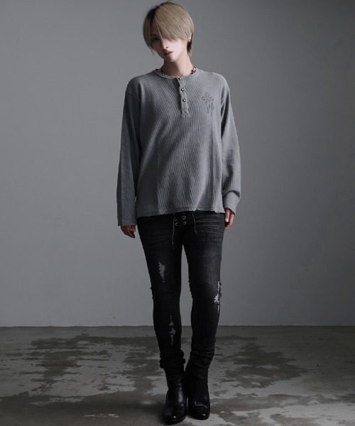 SILVER BULLET（シルバーバレット）の「『SILVER BULLET SELECT AP/シルバーバレットセレクト』ヴィンテージ風クロス刺繍ワッフルダメージロンT（Tシャツ/カットソー・メンズ・グレー/ブラック/チャコール・L/M）」の11枚目の写真