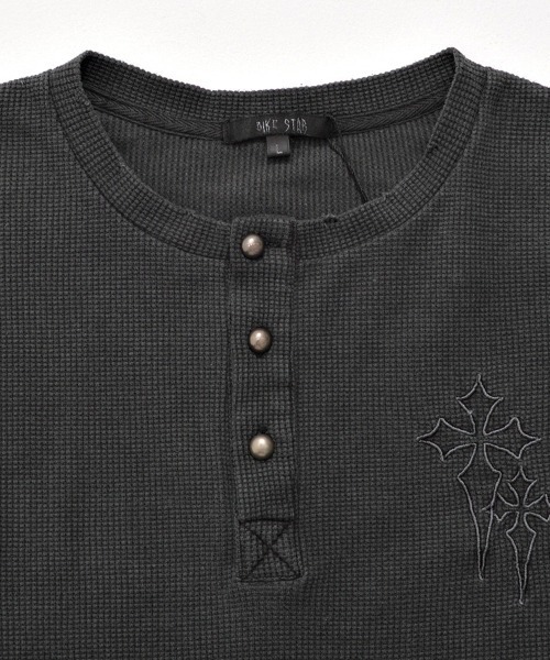 SILVER BULLET（シルバーバレット）の「『SILVER BULLET SELECT AP/シルバーバレットセレクト』ヴィンテージ風クロス刺繍ワッフルダメージロンT（Tシャツ/カットソー・メンズ・グレー/ブラック/チャコール・L/M）」の18枚目の写真