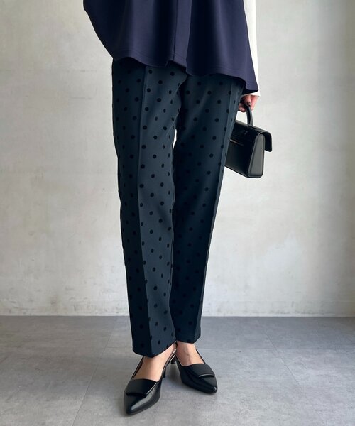 Chez toi（シェトワ）の「【セレモニー対応可】フロッキードットテーパードパンツ（その他パンツ・レディース・ベージュ/ネイビー/ブラック・FREE）」の3枚目の写真