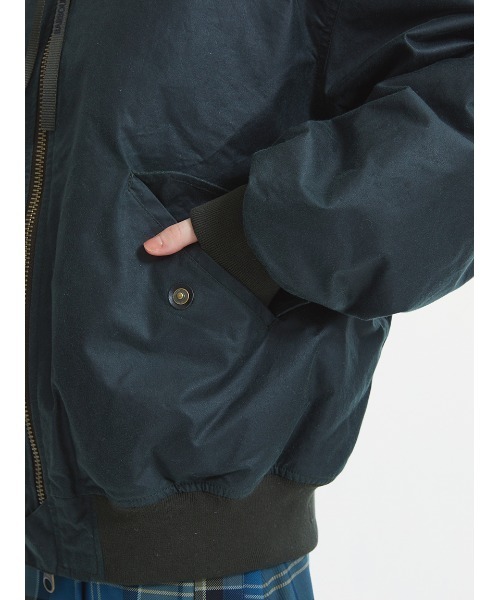 Barbour（バブアー）の「JBS フライト ジャケット（MA-1（ユニセックス））（MA-1・メンズ・ブラック/グリーン・SMALL/MEDIUM/LARGE）」の9枚目の写真