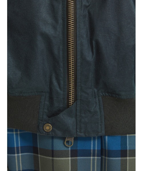 Barbour（バブアー）の「JBS フライト ジャケット（MA-1（ユニセックス））（MA-1・メンズ・ブラック/グリーン・SMALL/MEDIUM/LARGE）」の11枚目の写真