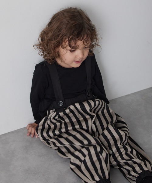riziere（リジェール）の「サスペンダー付きストライプバルーンシルエットパンツ（その他パンツ・キッズ・ブラック・110/100/90/140/130/120）」の4枚目の写真