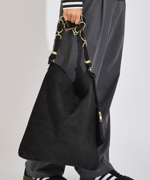AO2(アオズ)の「Ring Handle Faux Suede Tote Bag with Pouch / ポーチ付き リングハンドル フェイクスエードトートバッグ(トートバッグ・レディース・ブラック/レッド/ブラウン/ベージュ・FREE)」の2枚目の写真