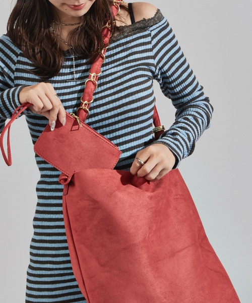 AO2(アオズ)の「Ring Handle Faux Suede Tote Bag with Pouch / ポーチ付き リングハンドル フェイクスエードトートバッグ(トートバッグ・レディース・ブラック/レッド/ブラウン/ベージュ・FREE)」の12枚目の写真