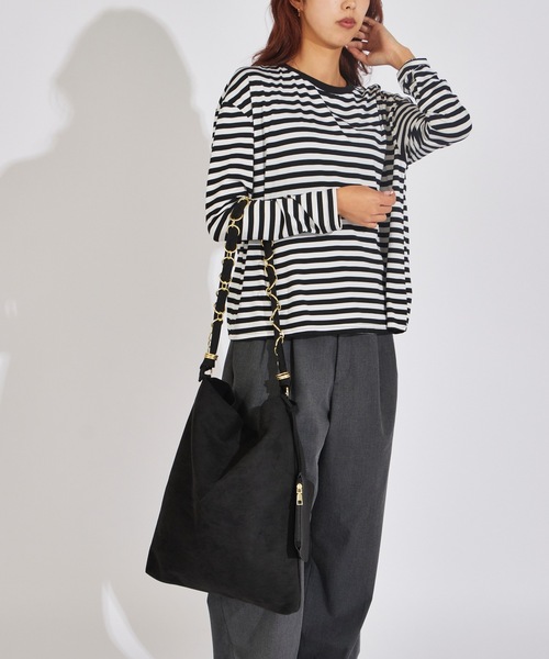 AO2(アオズ)の「Ring Handle Faux Suede Tote Bag with Pouch / ポーチ付き リングハンドル フェイクスエードトートバッグ(トートバッグ・レディース・ブラック/レッド/ブラウン/ベージュ・FREE)」の6枚目の写真