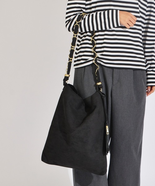 AO2(アオズ)の「Ring Handle Faux Suede Tote Bag with Pouch / ポーチ付き リングハンドル フェイクスエードトートバッグ(トートバッグ・レディース・ブラック/レッド/ブラウン/ベージュ・FREE)」の14枚目の写真