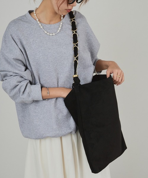 AO2(アオズ)の「Ring Handle Faux Suede Tote Bag with Pouch / ポーチ付き リングハンドル フェイクスエードトートバッグ(トートバッグ・レディース・ブラック/レッド/ブラウン/ベージュ・FREE)」の17枚目の写真