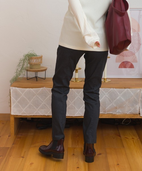 OMNES(オムネス)の「美脚ストレッチ テーパードシルエットタックパンツ(その他パンツ・レディース・ブルー/ブラック/カーキ/イエロー・SMALL/MEDIUM/LARGE)」の7枚目の写真