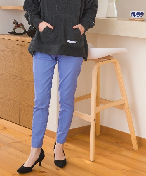 OMNES(オムネス)の「美脚ストレッチ テーパードシルエットタックパンツ(その他パンツ・レディース・ブルー/ブラック/カーキ/イエロー・SMALL/MEDIUM/LARGE)」の17枚目の写真