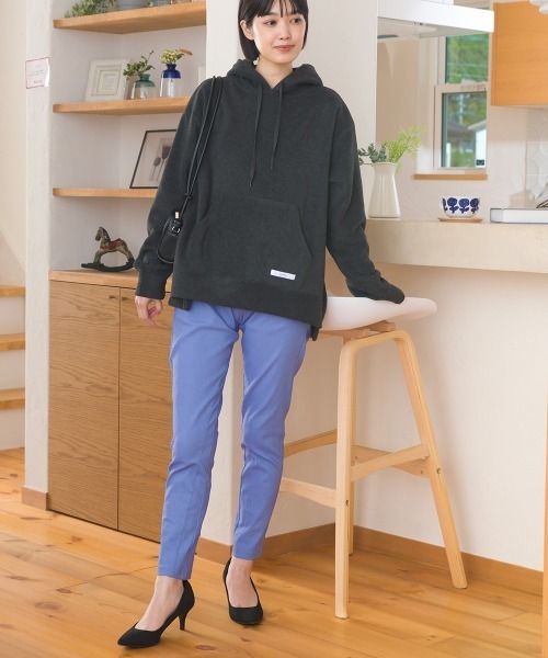 OMNES(オムネス)の「美脚ストレッチ テーパードシルエットタックパンツ(その他パンツ・レディース・ブルー/ブラック/カーキ/イエロー・SMALL/MEDIUM/LARGE)」の19枚目の写真