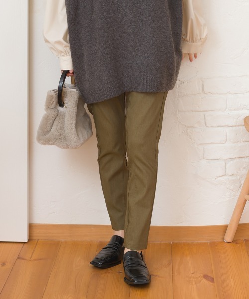 OMNES(オムネス)の「美脚ストレッチ テーパードシルエットタックパンツ(その他パンツ・レディース・ブルー/ブラック/カーキ/イエロー・SMALL/MEDIUM/LARGE)」の10枚目の写真