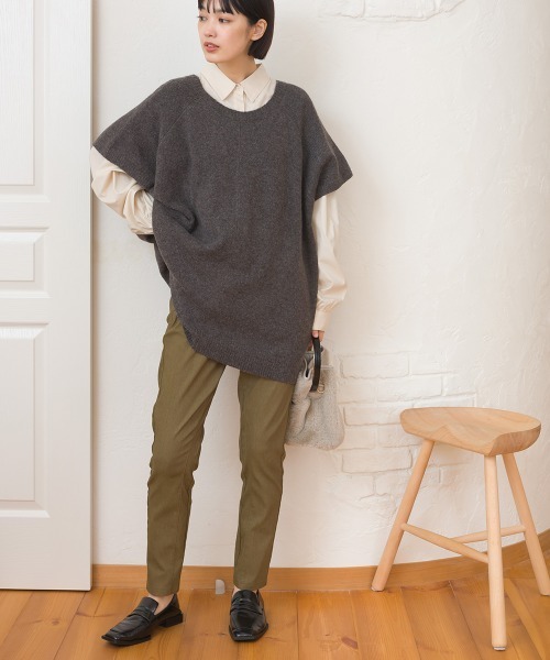 OMNES(オムネス)の「美脚ストレッチ テーパードシルエットタックパンツ(その他パンツ・レディース・ブルー/ブラック/カーキ/イエロー・SMALL/MEDIUM/LARGE)」の11枚目の写真