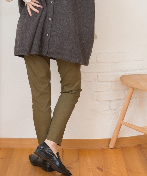 OMNES(オムネス)の「美脚ストレッチ テーパードシルエットタックパンツ(その他パンツ・レディース・ブルー/ブラック/カーキ/イエロー・SMALL/MEDIUM/LARGE)」の13枚目の写真