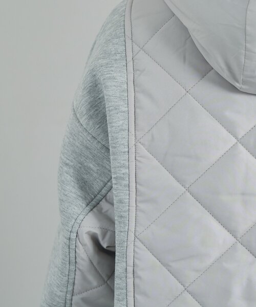 un dix cors（アンディコール）の「《大人カジュアルに◎》モスダンボール中綿切替フードジャケット（ダウンジャケット/コート・レディース・ブラック/ライトグレー・FREE）」の3枚目の写真