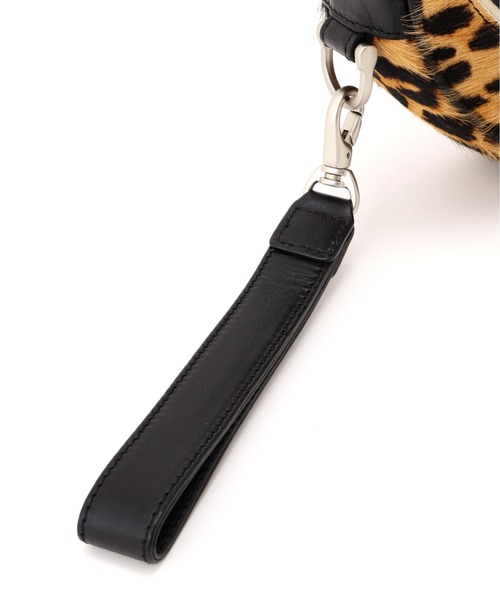 AVIREX（アヴィレックス）の「《直営店限定》LX VARSITY LEATHER HEART CHAIN BAG（ショルダーバッグ・レディース・レオパード/マスタード・F）」の7枚目の写真