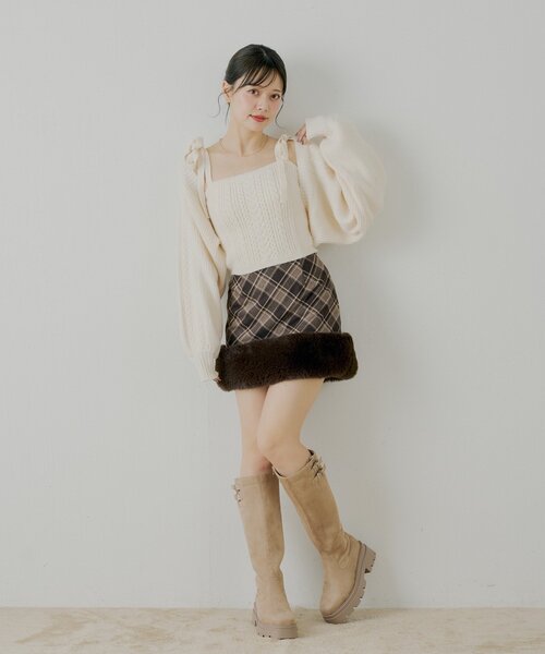 Chico（チコ）の「厚底ベルトデザインロングブーツ（ブーツ・レディース・ブラウン/ブラック/ベージュ系その他3・SMALL/MEDIUM/LARGE）」の6枚目の写真