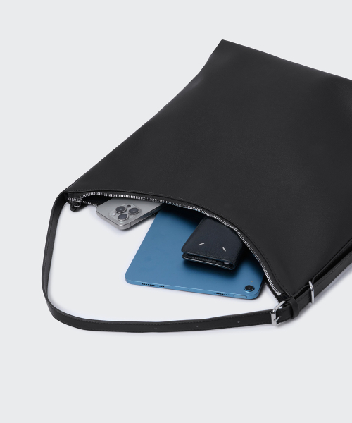 MUSINSA STANDARD WOMAN（ムシンサスタンダードウーマン）の「ウィメンズスラウチショルダーバッグ[ブラック]（ショルダーバッグ・レディース・その他・FREE）」の9枚目の写真