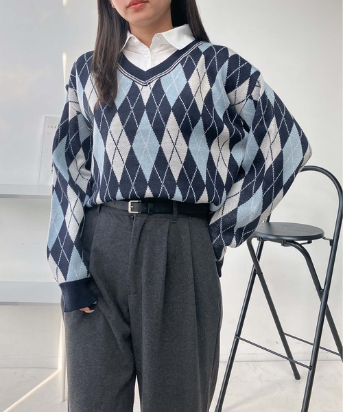 AS KNOW AS plus（アズノゥアズプラス）の「♪シャツドッキング Vネック アーガイル柄ニットプルオーバー（ニット/セーター・レディース・ブラウン系/レッド系/ネイビー系・FREE）」の16枚目の写真