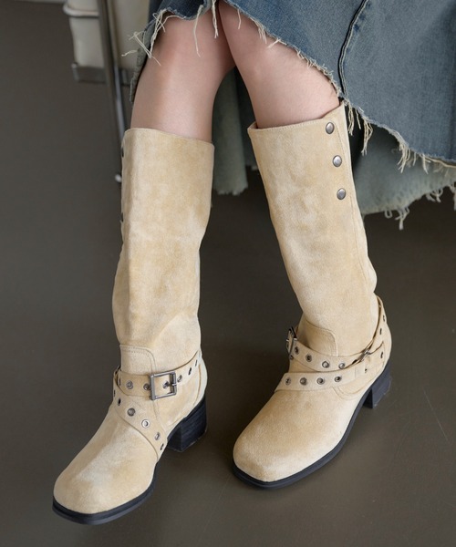 UNE MANSION（ユヌマンション）の「【サイドボタンを閉めてロングに、開けて折り返して履ける２way仕様】5cmヒールスクエアトゥクロスベルトユニークブーツ（ブーツ・レディース・ベージュ/ブラック・23.0cm/24.0cm/25.0cm）」の14枚目の写真