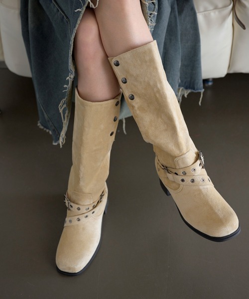 UNE MANSION（ユヌマンション）の「【サイドボタンを閉めてロングに、開けて折り返して履ける２way仕様】5cmヒールスクエアトゥクロスベルトユニークブーツ（ブーツ・レディース・ベージュ/ブラック・23.0cm/24.0cm/25.0cm）」の15枚目の写真