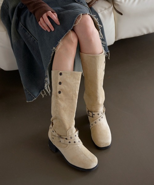 UNE MANSION（ユヌマンション）の「【サイドボタンを閉めてロングに、開けて折り返して履ける２way仕様】5cmヒールスクエアトゥクロスベルトユニークブーツ（ブーツ・レディース・ベージュ/ブラック・23.0cm/24.0cm/25.0cm）」の13枚目の写真