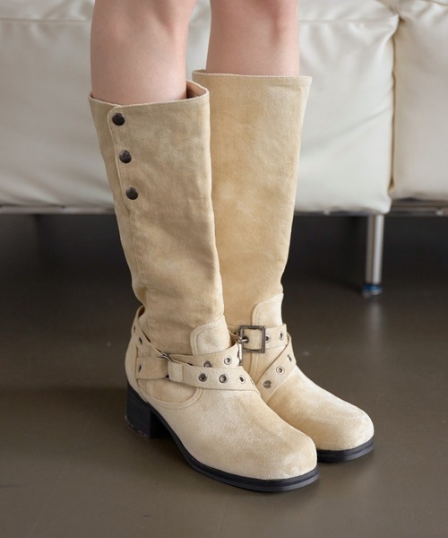 UNE MANSION（ユヌマンション）の「【サイドボタンを閉めてロングに、開けて折り返して履ける２way仕様】5cmヒールスクエアトゥクロスベルトユニークブーツ（ブーツ・レディース・ベージュ/ブラック・23.0cm/24.0cm/25.0cm）」の11枚目の写真