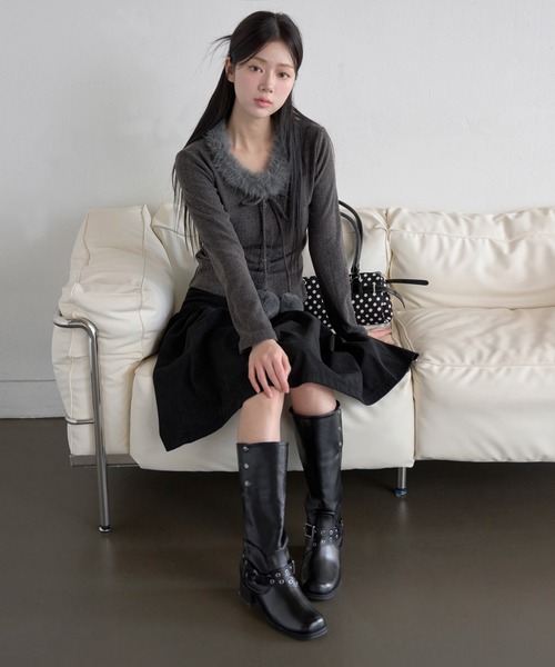 UNE MANSION（ユヌマンション）の「【サイドボタンを閉めてロングに、開けて折り返して履ける２way仕様】5cmヒールスクエアトゥクロスベルトユニークブーツ（ブーツ・レディース・ベージュ/ブラック・23.0cm/24.0cm/25.0cm）」の8枚目の写真