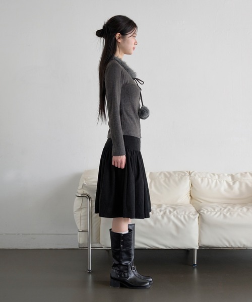 UNE MANSION（ユヌマンション）の「【サイドボタンを閉めてロングに、開けて折り返して履ける２way仕様】5cmヒールスクエアトゥクロスベルトユニークブーツ（ブーツ・レディース・ベージュ/ブラック・23.0cm/24.0cm/25.0cm）」の21枚目の写真