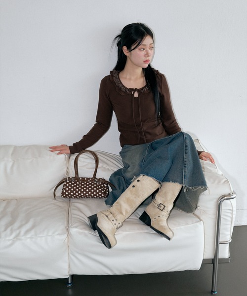 UNE MANSION（ユヌマンション）の「【サイドボタンを閉めてロングに、開けて折り返して履ける２way仕様】5cmヒールスクエアトゥクロスベルトユニークブーツ（ブーツ・レディース・ベージュ/ブラック・23.0cm/24.0cm/25.0cm）」の16枚目の写真