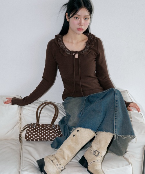 UNE MANSION（ユヌマンション）の「【サイドボタンを閉めてロングに、開けて折り返して履ける２way仕様】5cmヒールスクエアトゥクロスベルトユニークブーツ（ブーツ・レディース・ベージュ/ブラック・23.0cm/24.0cm/25.0cm）」の17枚目の写真