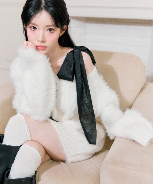 OLIVE des OLIVE（オリーブデオリーブ）の「フワフワケーブルニットワンピ（ワンピース・レディース・ブラック/サックスブルー/オフホワイト/グレー・FREE）」の2枚目の写真