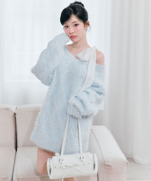 OLIVE des OLIVE（オリーブデオリーブ）の「フワフワケーブルニットワンピ（ワンピース・レディース・ブラック/サックスブルー/オフホワイト/グレー・FREE）」の4枚目の写真