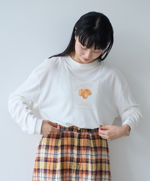 bulle de savon（ビュルデサボン）の「びわプリント GVロンＴ（Tシャツ/カットソー・レディース・ブラック/ホワイト・FREE）」の4枚目の写真