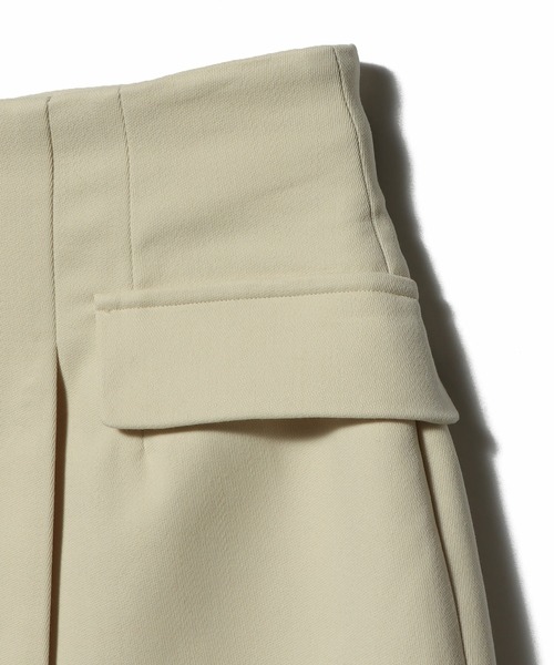 UNUS(ユナス)の「UNUS / Flap Pocket Mini Skirt(スカート・レディース・アイボリー/ブラック・36/38)」の5枚目の写真