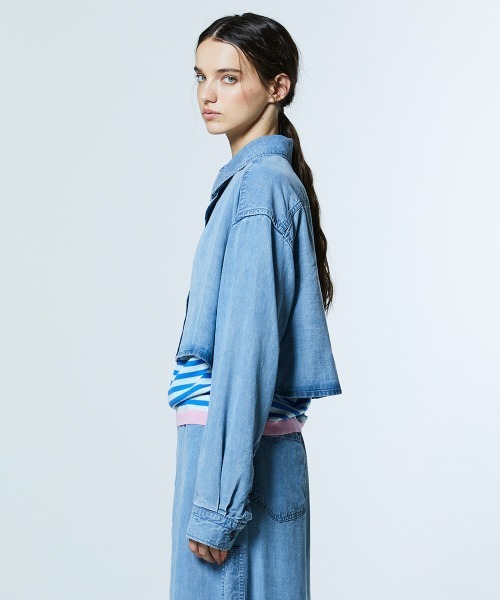 DOUBLE STANDARD CLOTHING(ダブルスタンダードクロージング)の「テンセルデニム クロップドシャツ(シャツ/ブラウス・レディース・ブルー・36/38)」の4枚目の写真