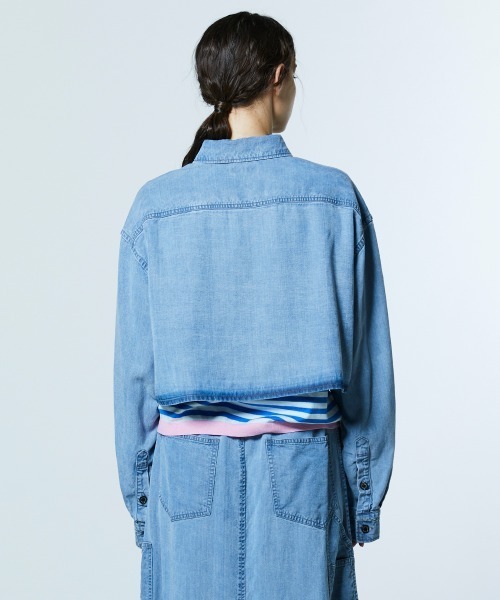 DOUBLE STANDARD CLOTHING(ダブルスタンダードクロージング)の「テンセルデニム クロップドシャツ(シャツ/ブラウス・レディース・ブルー・36/38)」の5枚目の写真